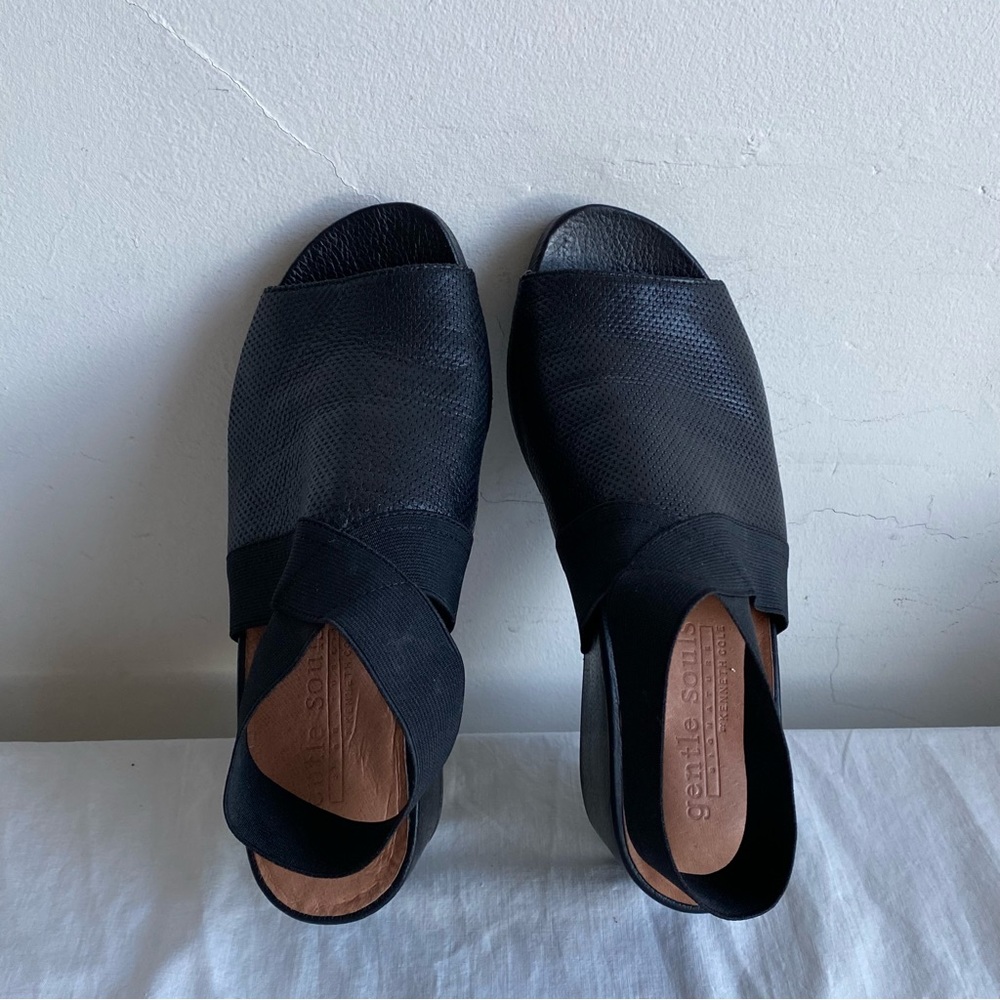 Kenneth Cole Gentle Souls Gianna Black Perforated Leather Sandal Size 9.5 - Picture 12 of 14